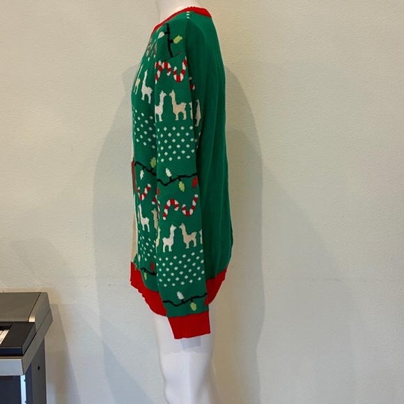 Festive Ugly Sweater Green Llama Crewneck Sweater Size L Holiiday - Picture 4 of 8